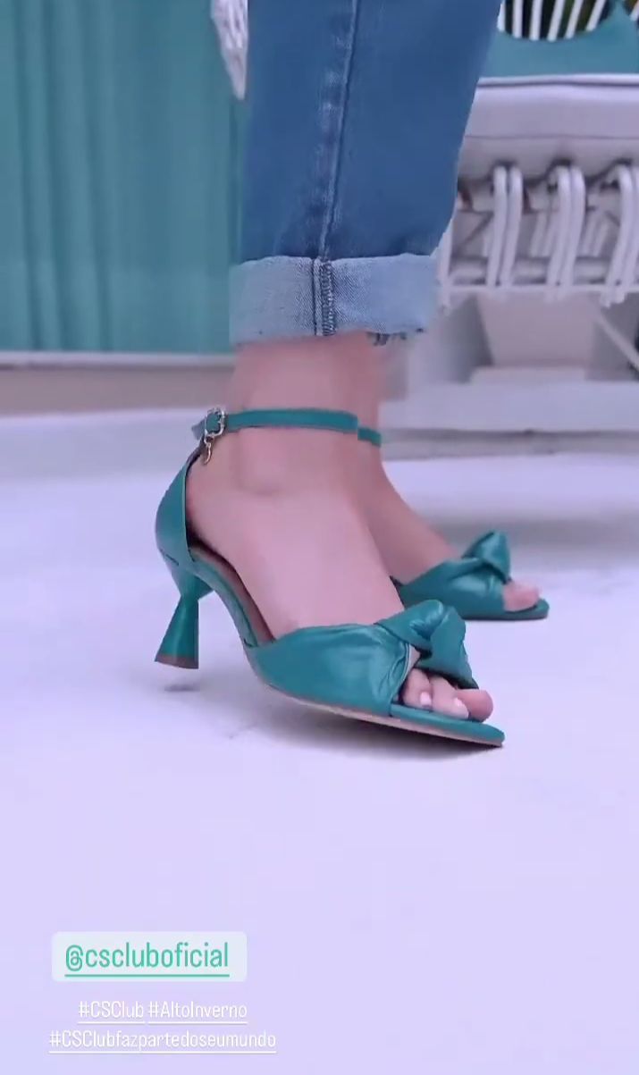 Juliana Paiva Feet